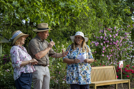 Breda Čopi-predsednica DLVS Matjaž Mastnak-direktor Arboretuma in Melita Miš Strgar-pomočnica direktorja foto Mateja Račevski
